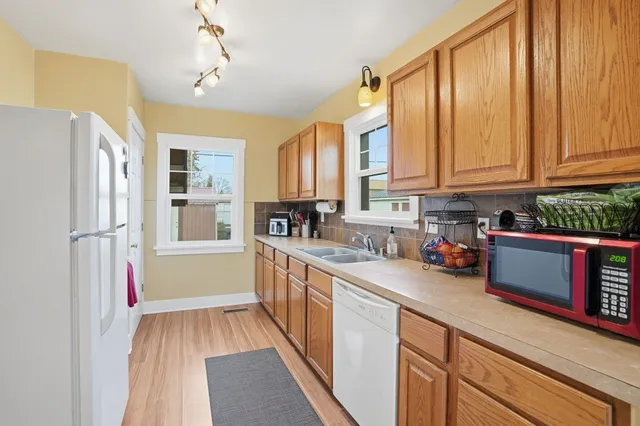 $325,000 | 1023 East Queen Avenue, Spokane, WA 99207