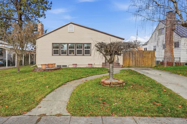 $325,000 | 1023 East Queen Avenue, Spokane, WA 99207