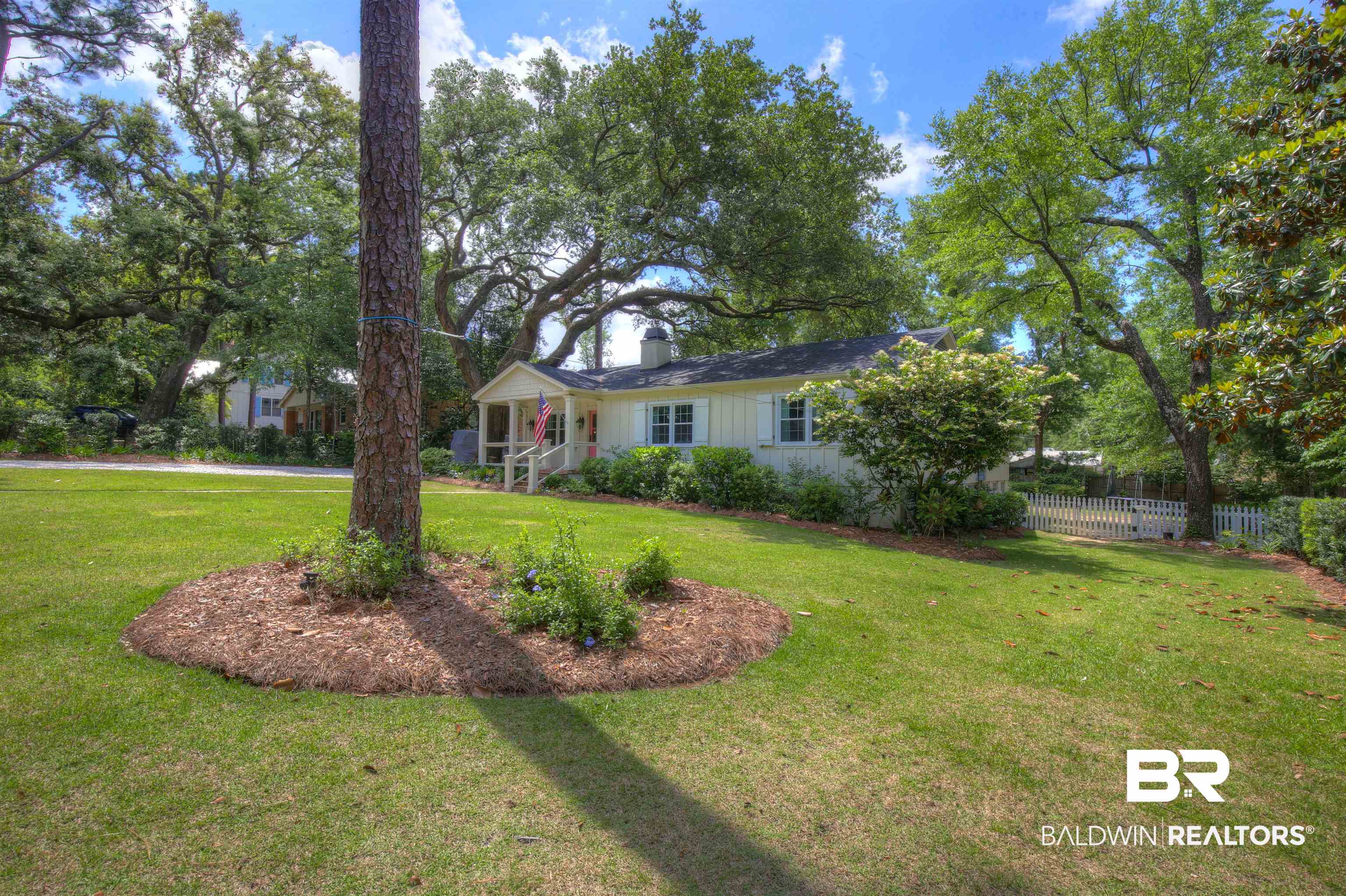 206 Pier Avenue Fairhope, AL 36532 - Photo 3 of 26 Side View