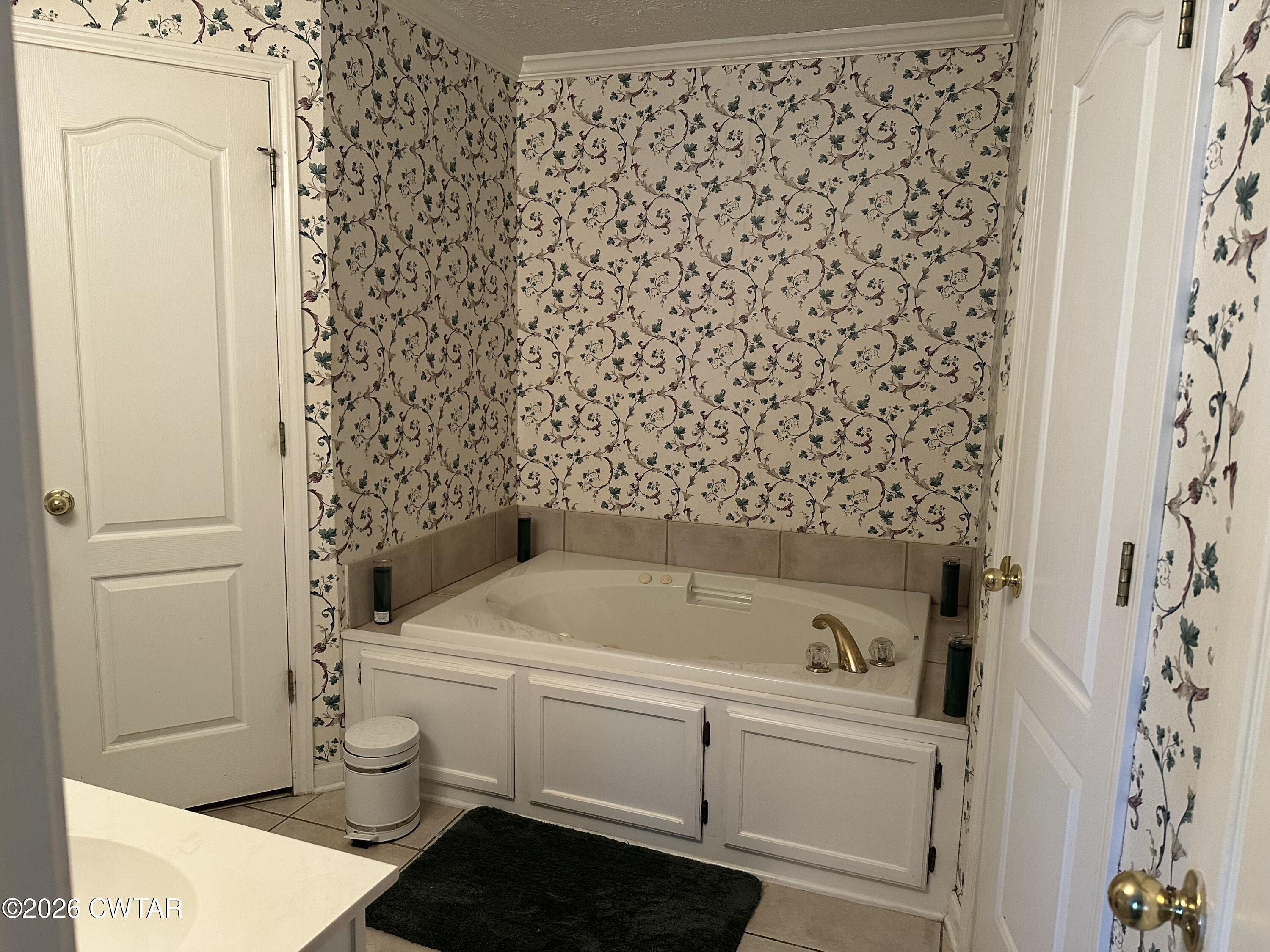 204 Rooker Drive Jackson, TN 38305 - Photo 7 of 8 a bathroom with a sink and toilet