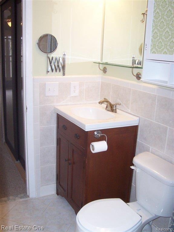 1284 Kings Cove Drive, Unit 256 Rochester, MI 48306 - Photo 18 of 20 Master Bath
