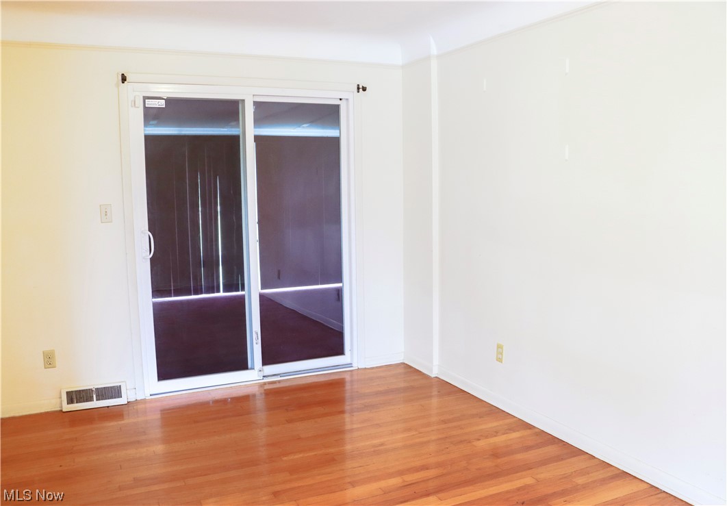 523 Harris Road Cleveland, OH 44143 - Photo 12 of 21 Dining Room