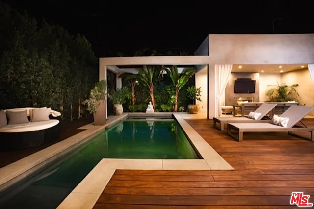 $32,000 | 307 South Sycamore Avenue, Los Angeles, CA 90036