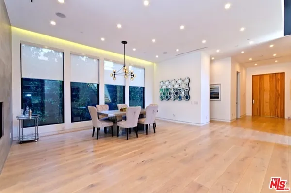 $32,000 | 307 South Sycamore Avenue, Los Angeles, CA 90036