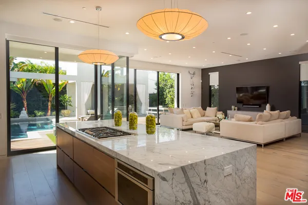 $32,000 | 307 South Sycamore Avenue, Los Angeles, CA 90036