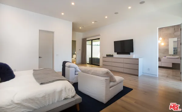 $32,000 | 307 South Sycamore Avenue, Los Angeles, CA 90036