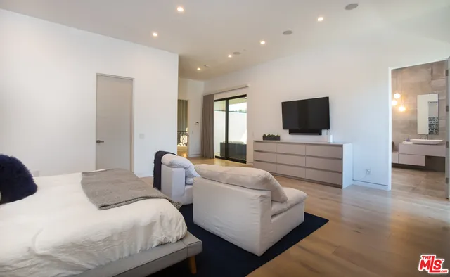 $32,000 | 307 South Sycamore Avenue, Los Angeles, CA 90036