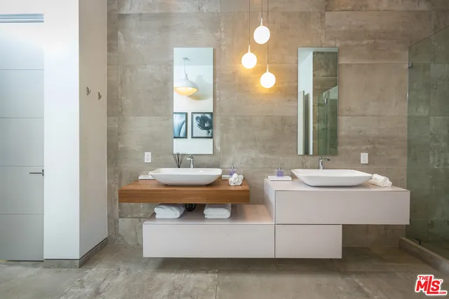 $32,000 | 307 South Sycamore Avenue, Los Angeles, CA 90036