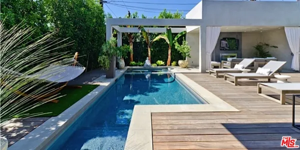 $32,000 | 307 South Sycamore Avenue, Los Angeles, CA 90036