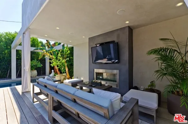 $32,000 | 307 South Sycamore Avenue, Los Angeles, CA 90036