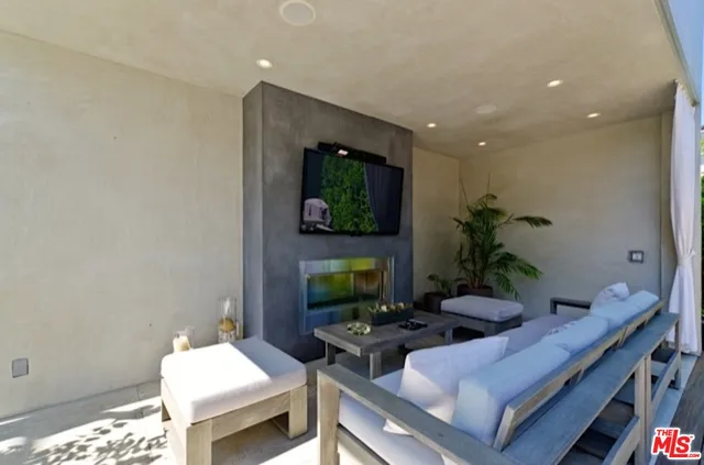 $32,000 | 307 South Sycamore Avenue, Los Angeles, CA 90036