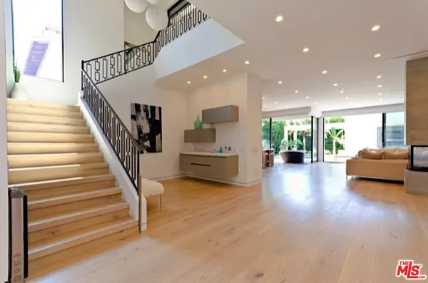 $32,000 | 307 South Sycamore Avenue, Los Angeles, CA 90036