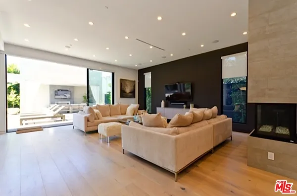 $32,000 | 307 South Sycamore Avenue, Los Angeles, CA 90036