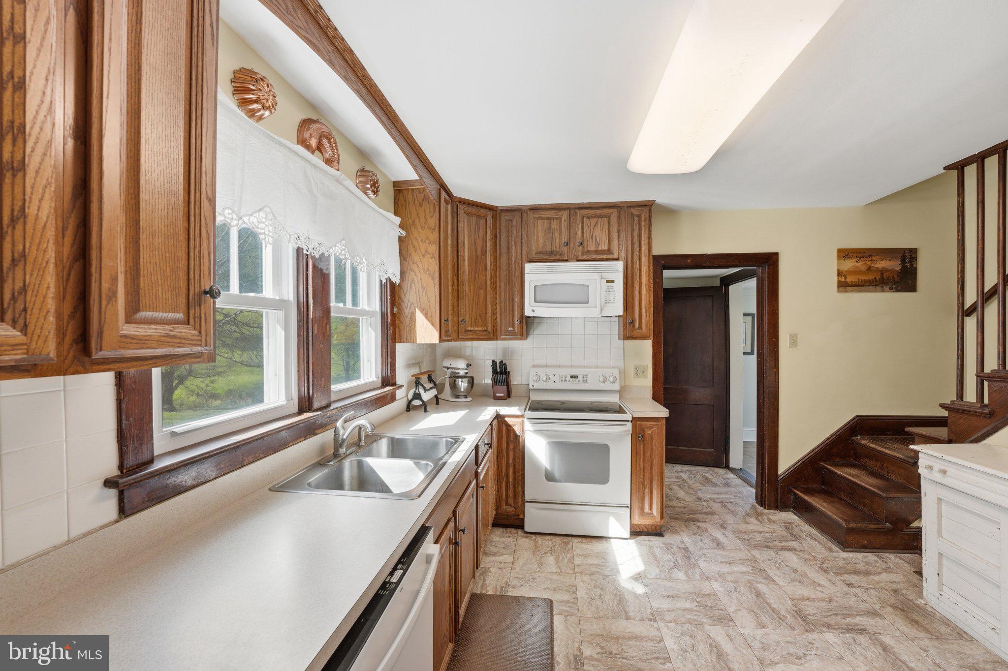 24 Sundown Lane Boston, VA 22713 - Photo 19 of 48 Bright and inviting kitchen space.