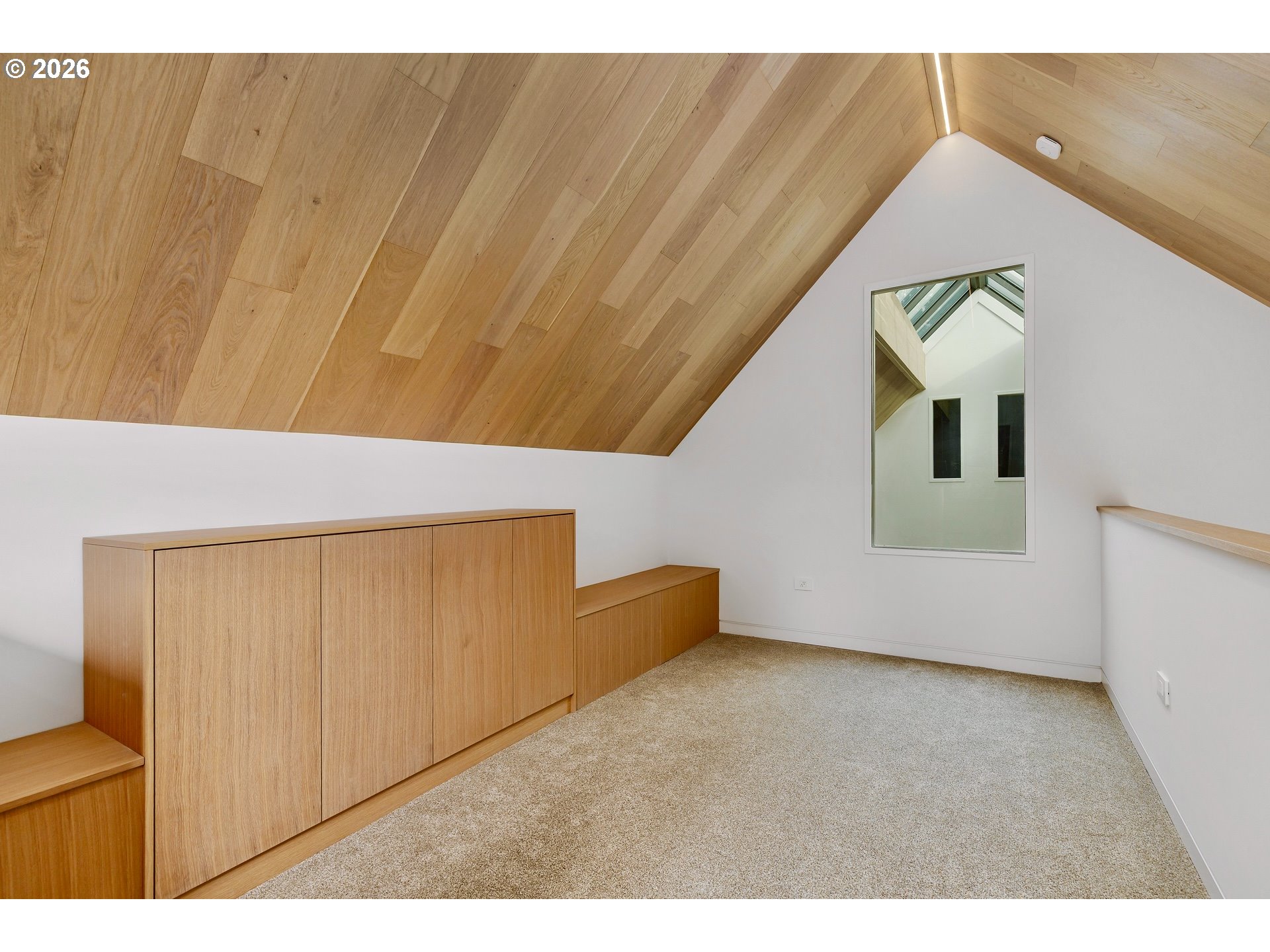 948 South Palatine Hill Road Portland, OR 97219 - Photo 34 of 45 a view of an entryway