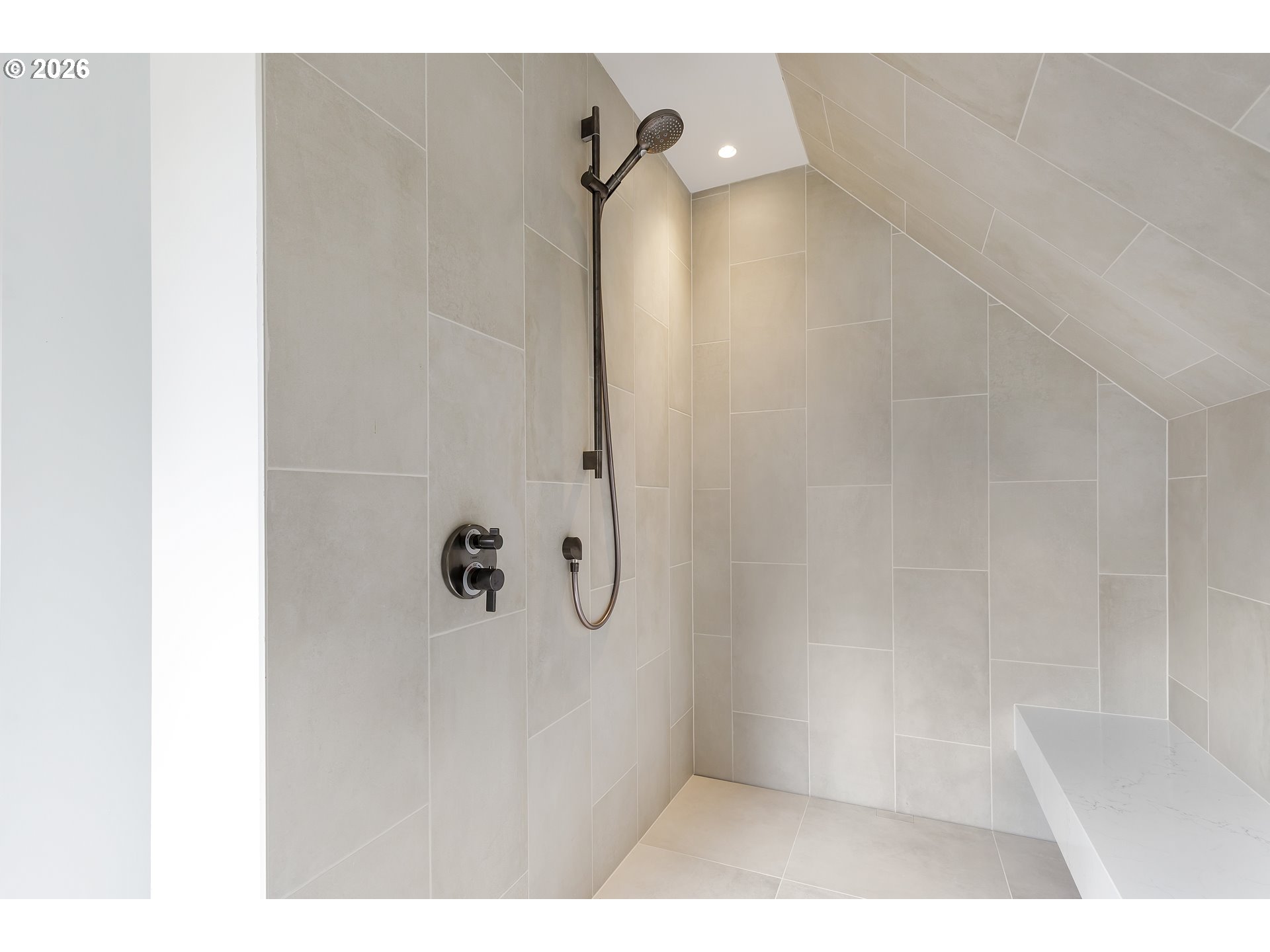 948 South Palatine Hill Road Portland, OR 97219 - Photo 41 of 45 a bathroom with a shower