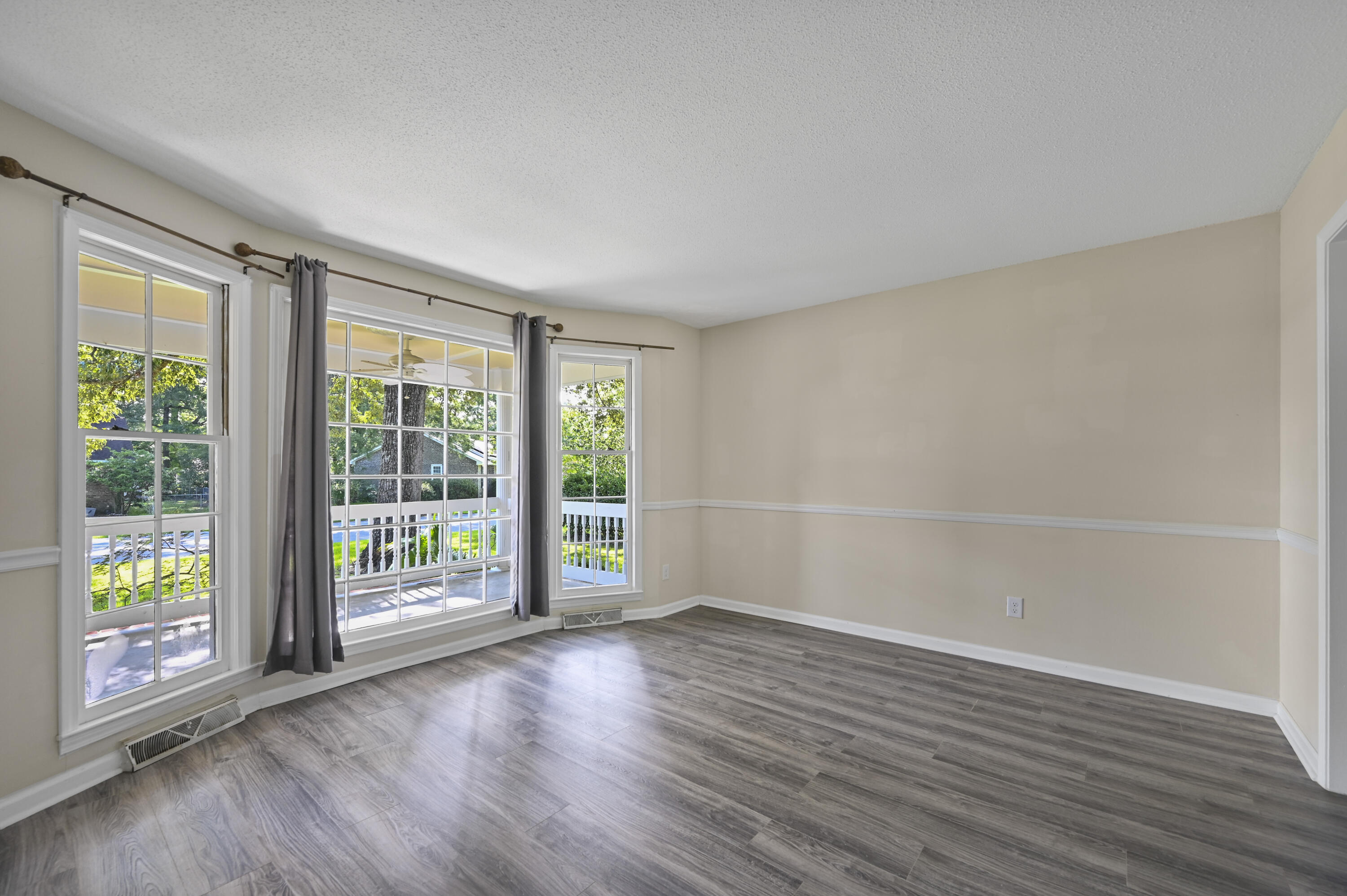 8131 Waltham Road North Charleston, SC 29406 - Photo 4 of 17 DSC_6492