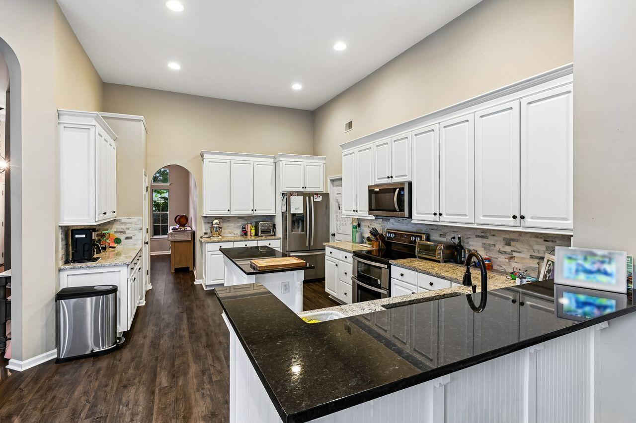 2012 Andover Way Mount Pleasant, SC 29466 - Photo 6 of 43 17-Kitchen