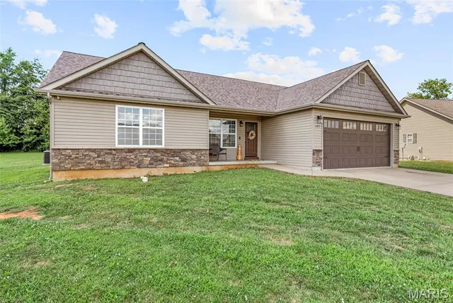 $365,000 | 445 North Haven Drive, Farmington, MO 63640