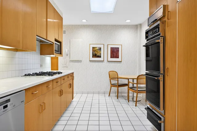 $5,795,000 | 1125 Park Avenue, Unit 5C | Upper East Side