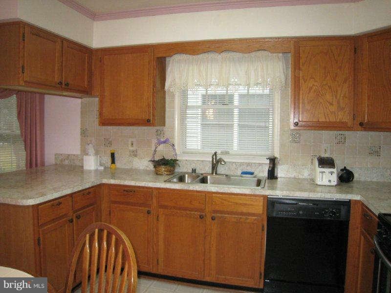 794 Eastern Point Road Annapolis, MD 21401 - Photo 11 of 28 Kitchen