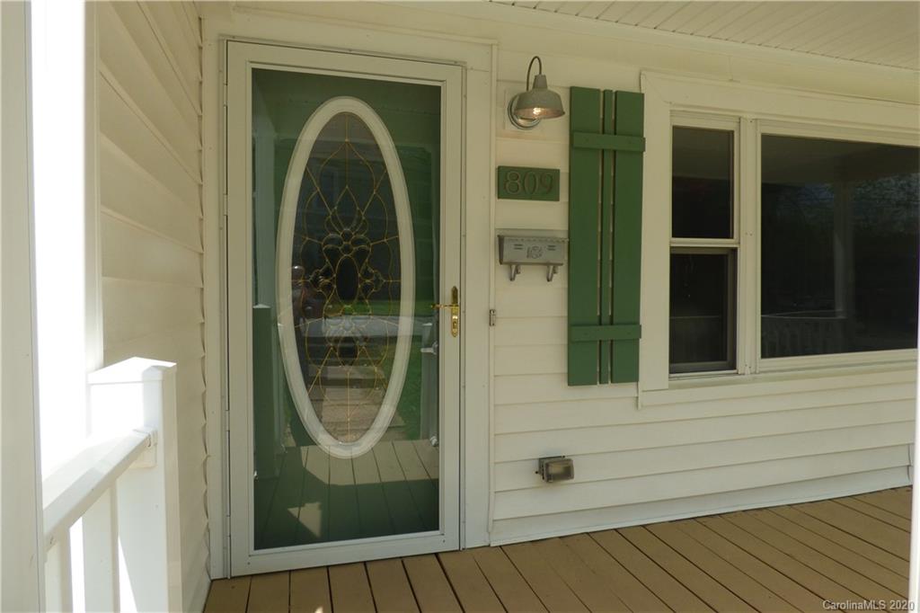 809 Alexander Street Lincolnton, NC 28092 - Photo 2 of 33