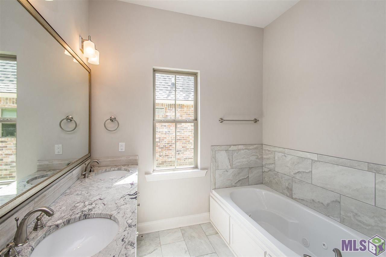 3244 Timber Grove Drive Baton Rouge, LA 70816 - Photo 15 of 35 master bath