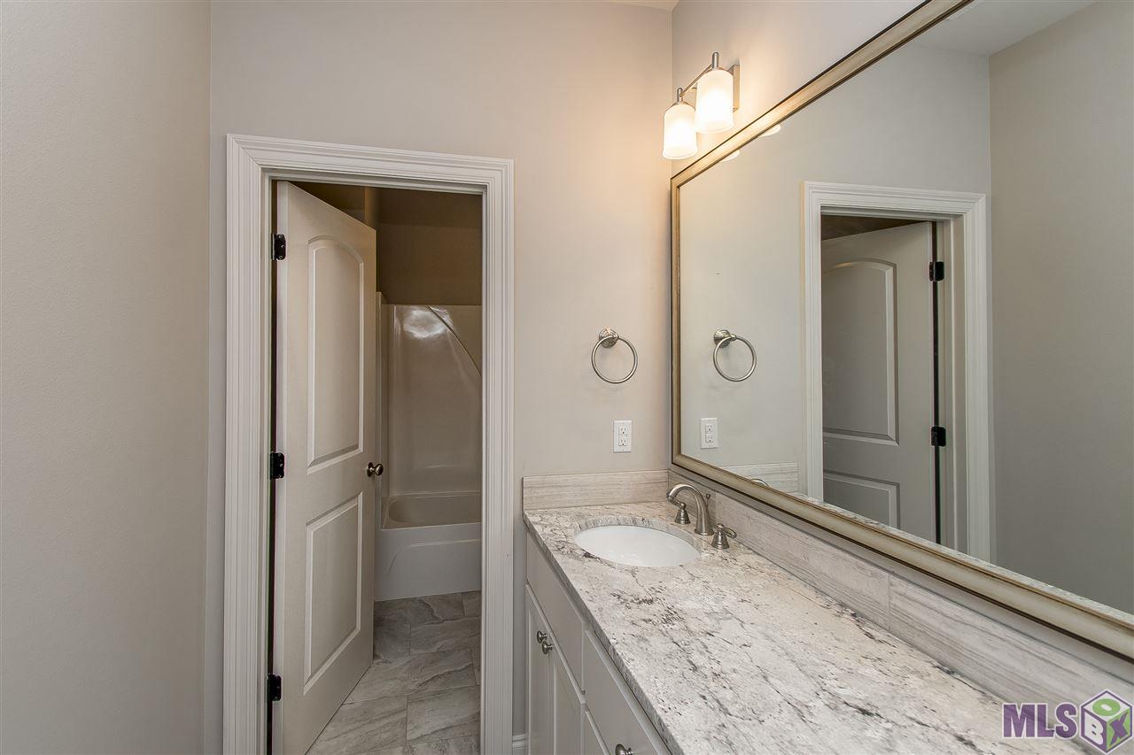 3244 Timber Grove Drive Baton Rouge, LA 70816 - Photo 34 of 35 upstairs bath
