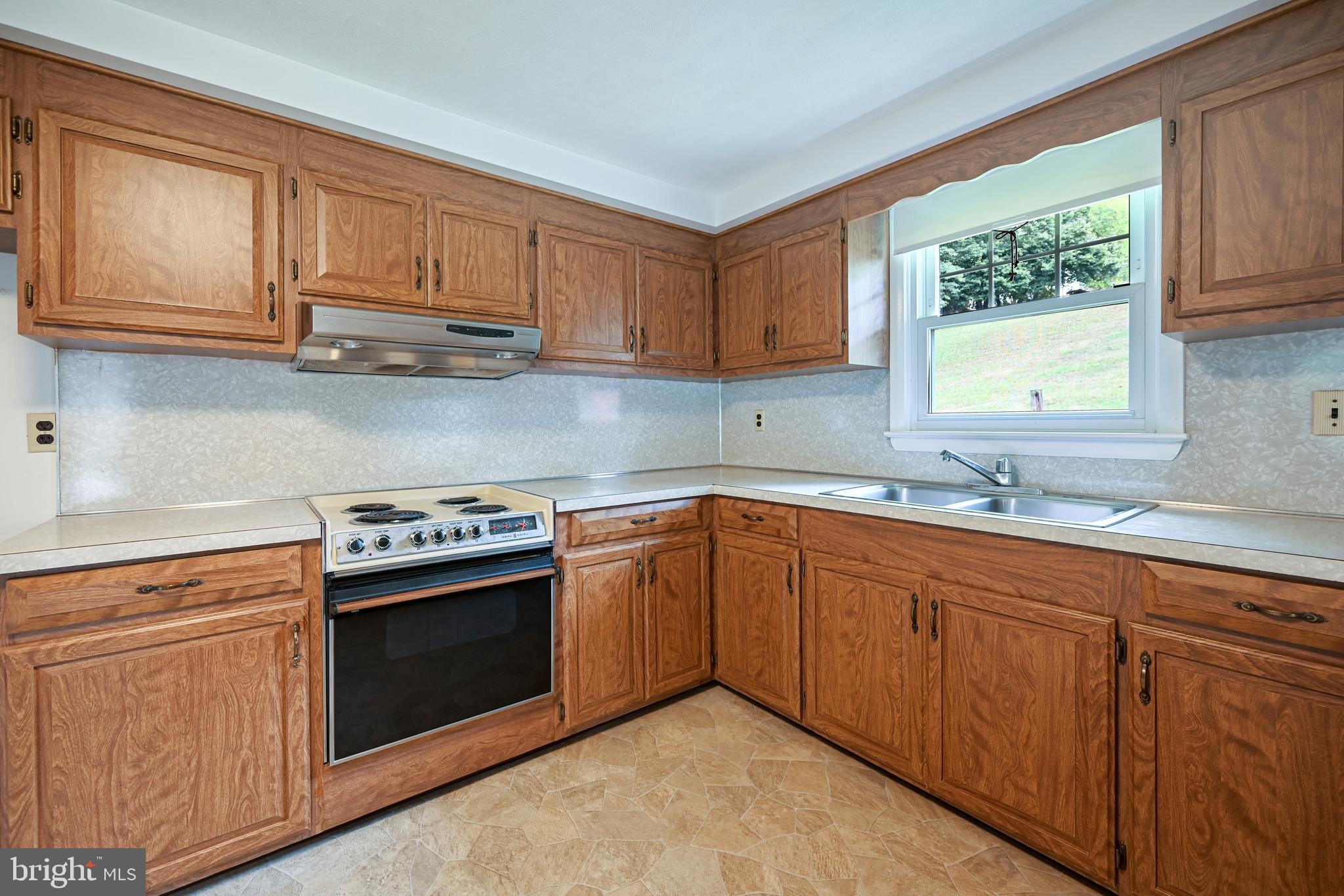 2365 Springwood Road York, PA 17402 - Photo 11 of 33 Gallery Image 11