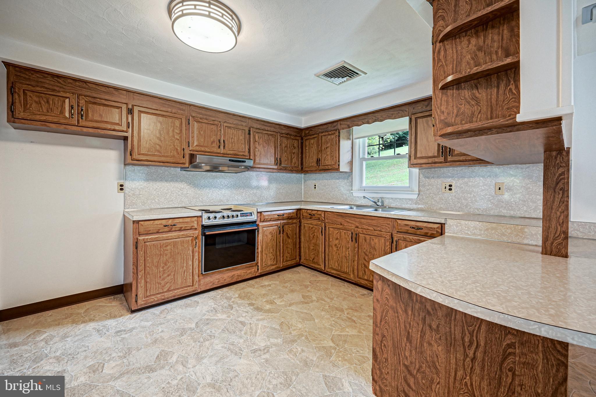 2365 Springwood Road York, PA 17402 - Photo 8 of 33 Gallery Image 8