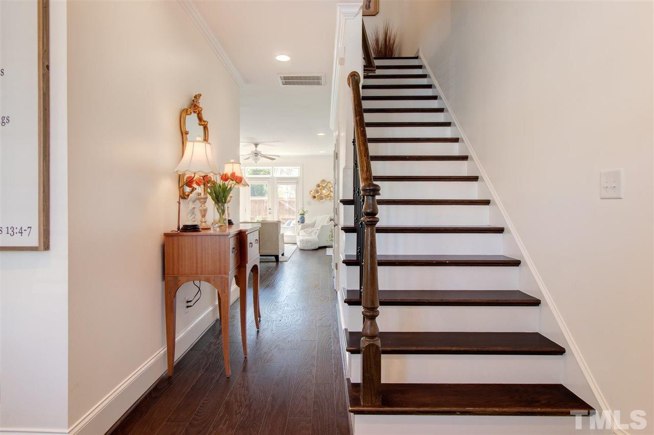 528 Ledbetter Court Raleigh, NC 27608 - Photo 4 of 26
