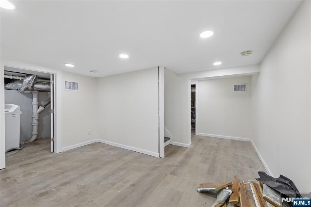 1087 Lambert Road Teaneck, NJ 07666 - Photo 38 of 39