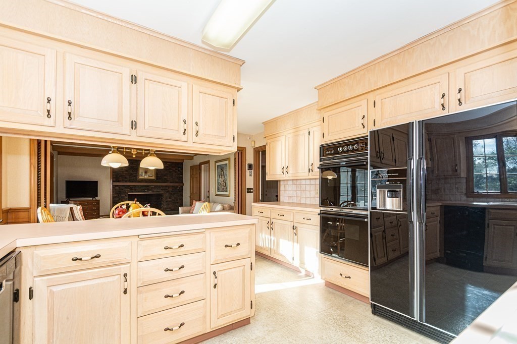 17 Hollywood Road Winchester, MA 01890 - Photo 8 of 36
