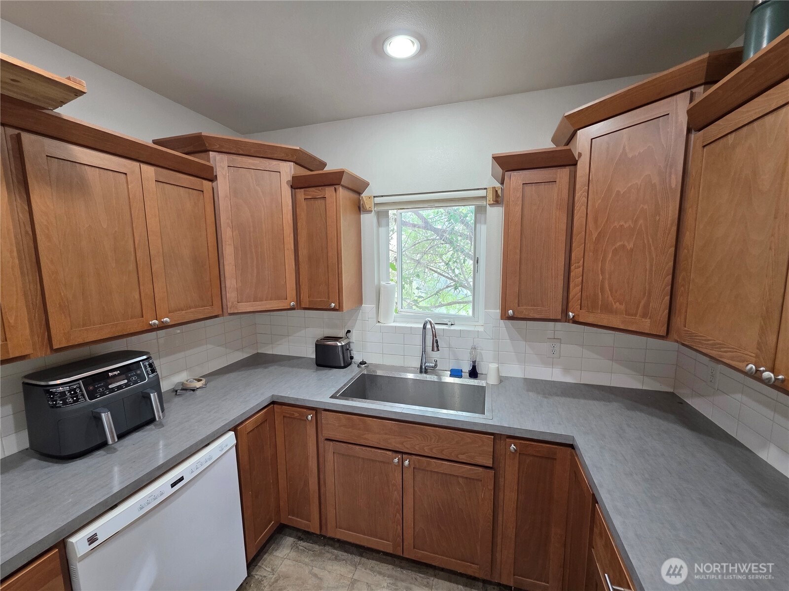 81 B Golden Road Oroville, WA 98844 - Photo 34 of 38 Gallery Image 34