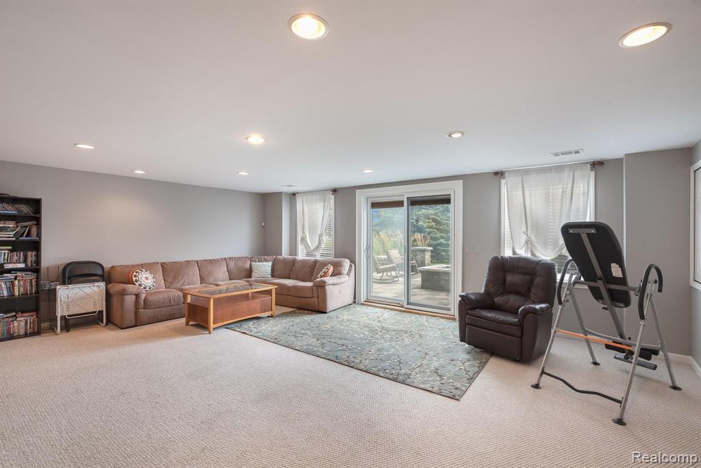 2155 Lakeside Road Troy, MI 48085 - Photo 38 of 46