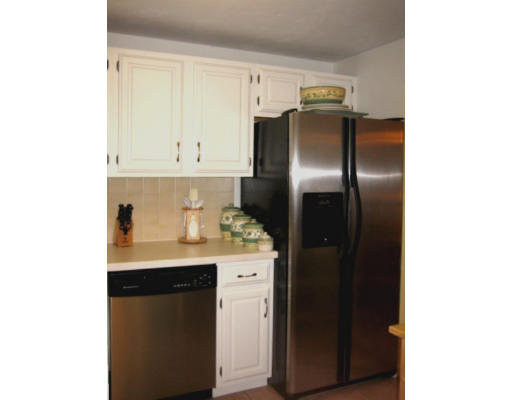 112 D Ridgefield Circle, Unit D Clinton, MA 01510 - Photo 2 of 11 Gallery Image 2