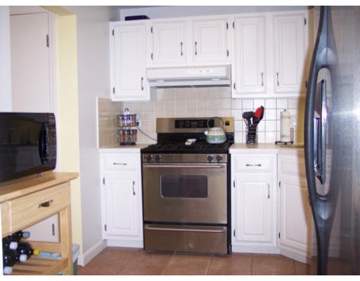 112 D Ridgefield Circle, Unit D Clinton, MA 01510 - Photo 3 of 11 Gallery Image 3