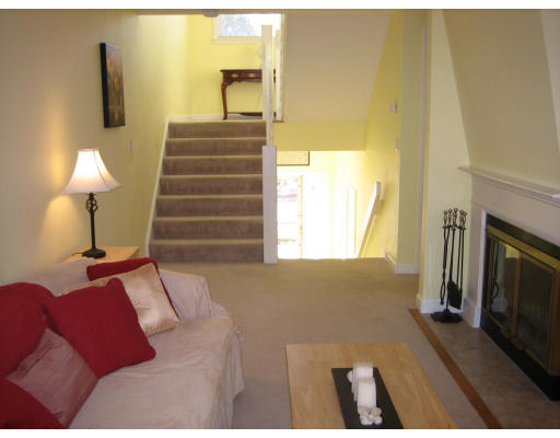 112 D Ridgefield Circle, Unit D Clinton, MA 01510 - Photo 4 of 11 Gallery Image 4