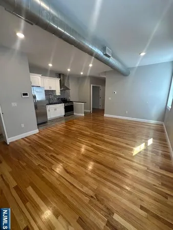 $2,400 | 474 10th Avenue, Unit 301, Paterson, NJ 07514