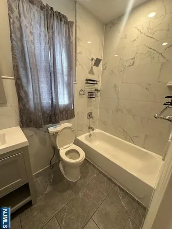 $2,400 | 474 10th Avenue, Unit 301, Paterson, NJ 07514