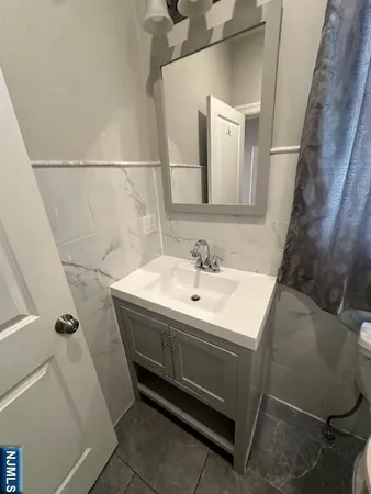 $2,400 | 474 10th Avenue, Unit 301, Paterson, NJ 07514