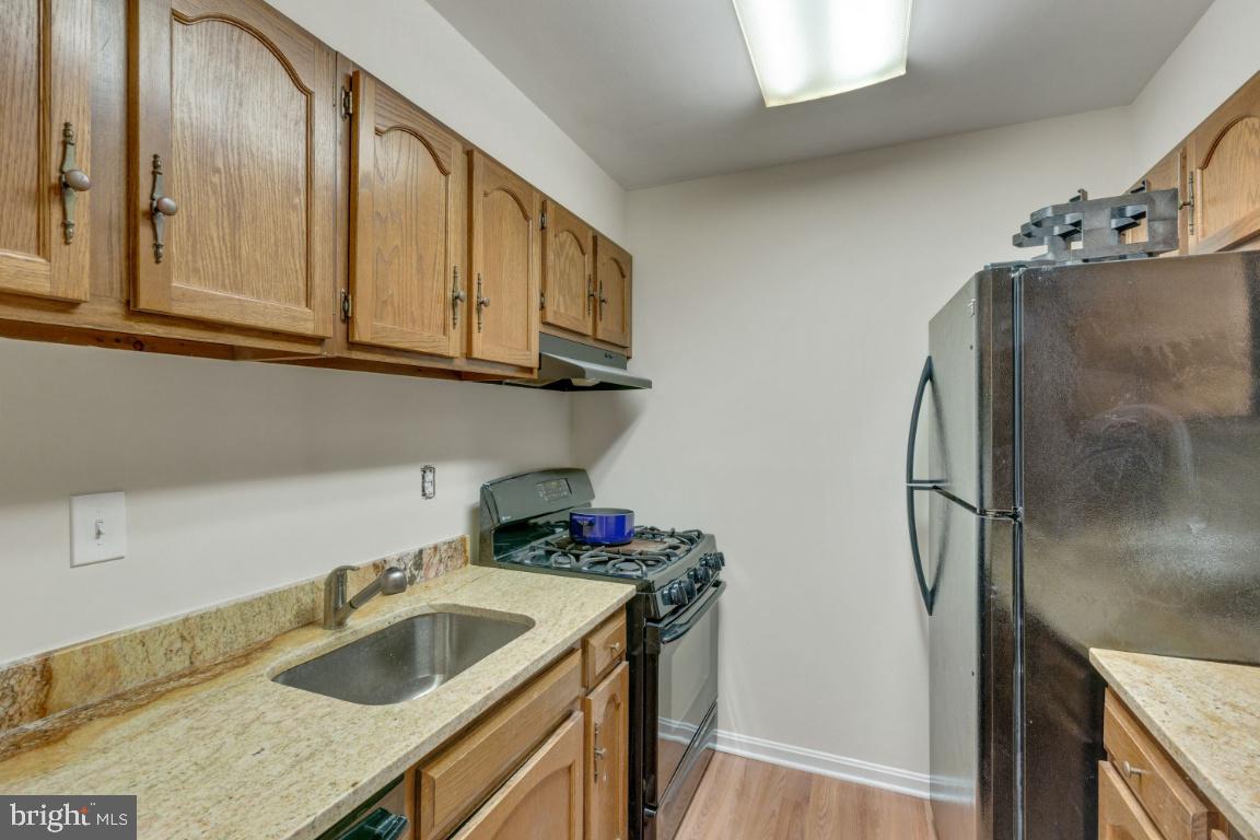 5837 Cove Landing Road, Unit 203 Burke, VA 22015 - Photo 11 of 25 Updated kitchen