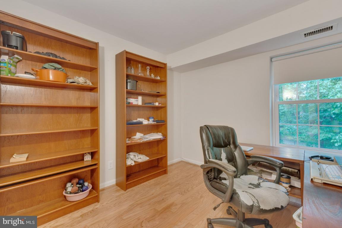 5837 Cove Landing Road, Unit 203 Burke, VA 22015 - Photo 22 of 25 Bedroom 2