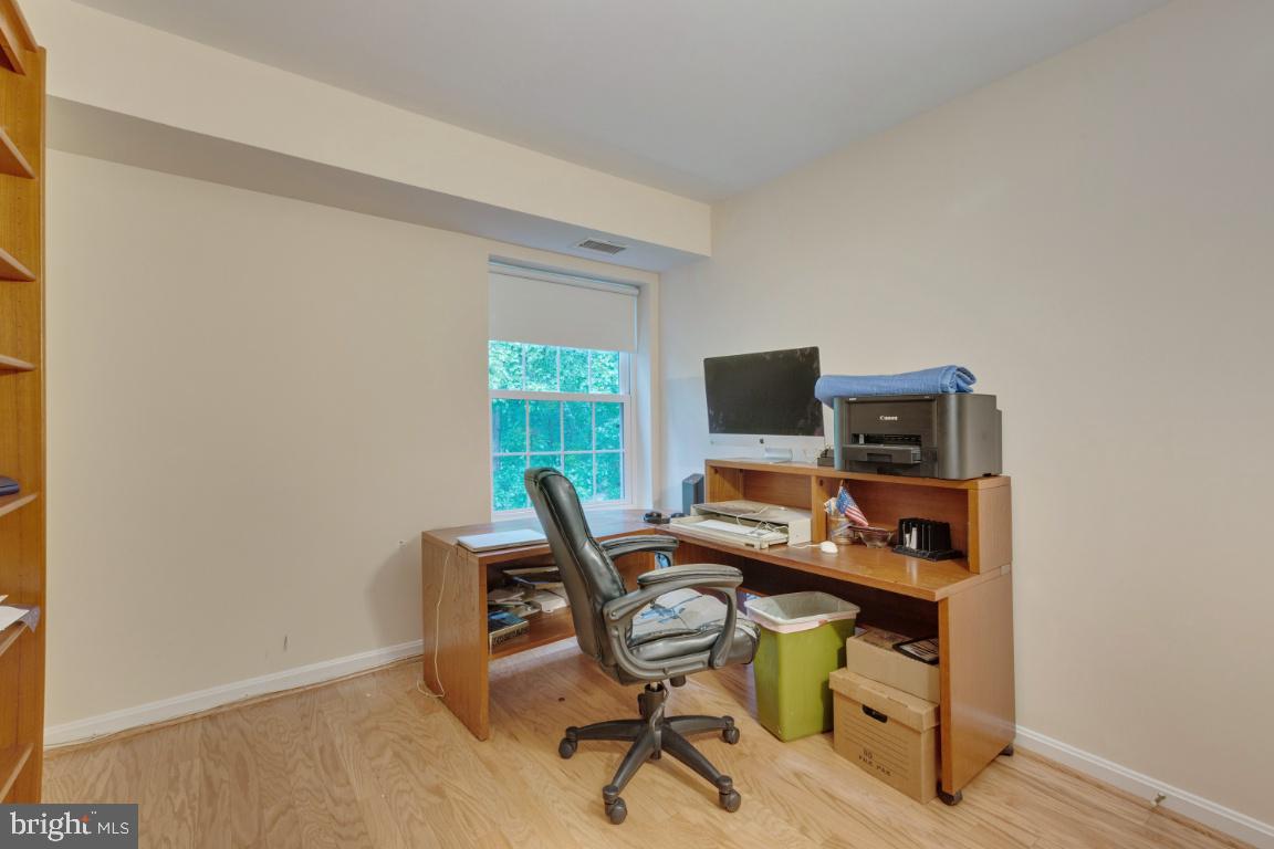 5837 Cove Landing Road, Unit 203 Burke, VA 22015 - Photo 23 of 25 Bedroom 2