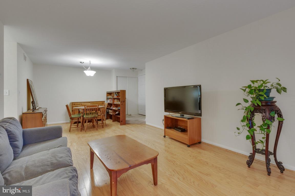5837 Cove Landing Road, Unit 203 Burke, VA 22015 - Photo 7 of 25 Living room
