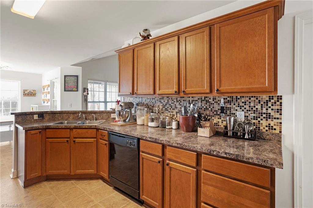 1604 Cedrow Drive High Point, NC 27260 - Photo 8 of 30