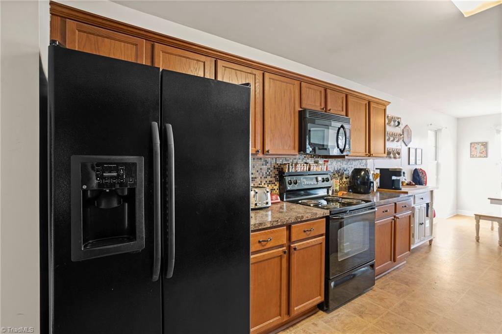 1604 Cedrow Drive High Point, NC 27260 - Photo 9 of 30