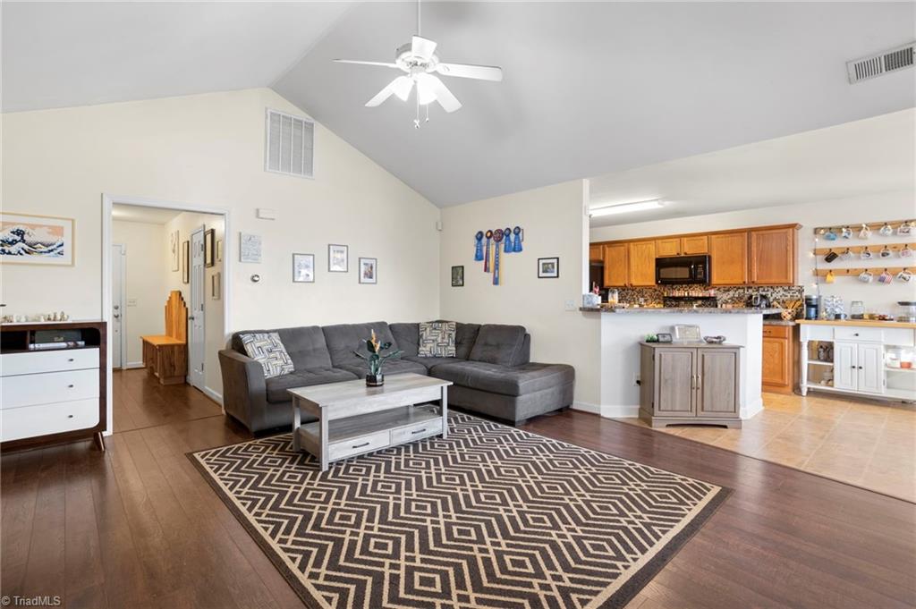 1604 Cedrow Drive High Point, NC 27260 - Photo 10 of 30