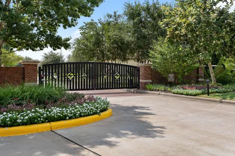 a view of outdoor space yard and balcony