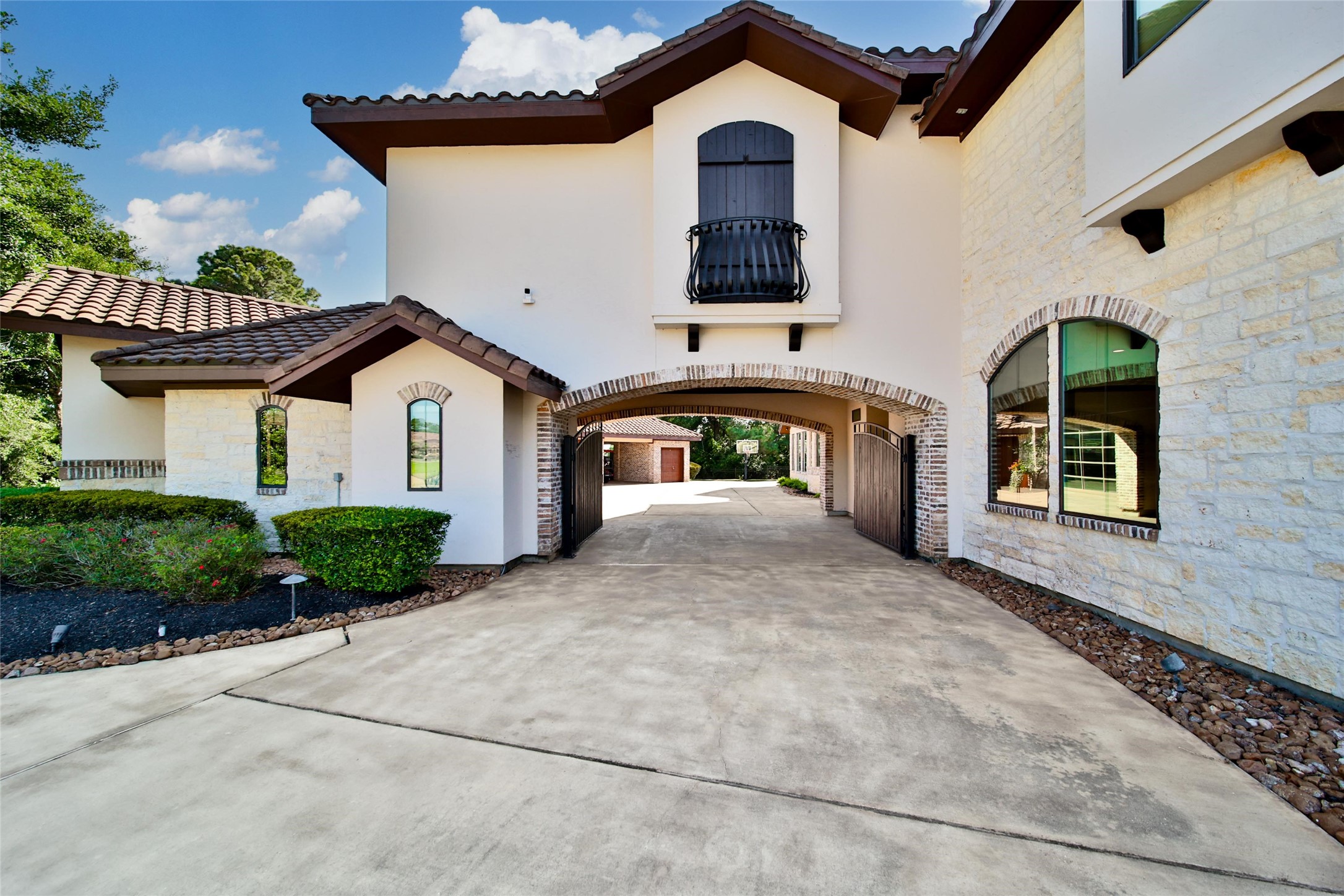 2 Highclere Park Drive Spring, TX 77379 - Photo 48 of 50 The wide driveway and breezeway make it easy to access the motor court and garages.